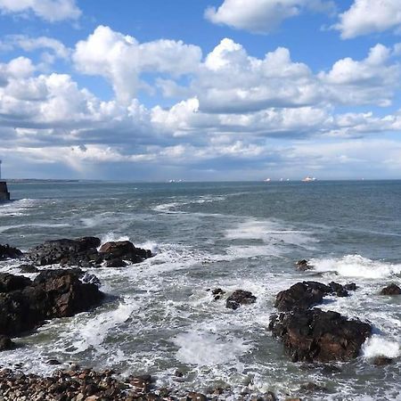 Lighthouse Cottage With Hottub Aberdeen Bagian luar foto