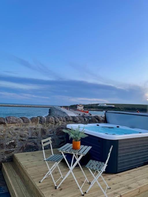 Lighthouse Cottage With Hottub Aberdeen Bagian luar foto